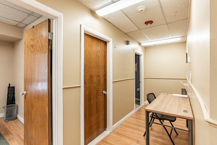 More Photos Of 55 Jefferson Blvd, Warwick Office For Sale