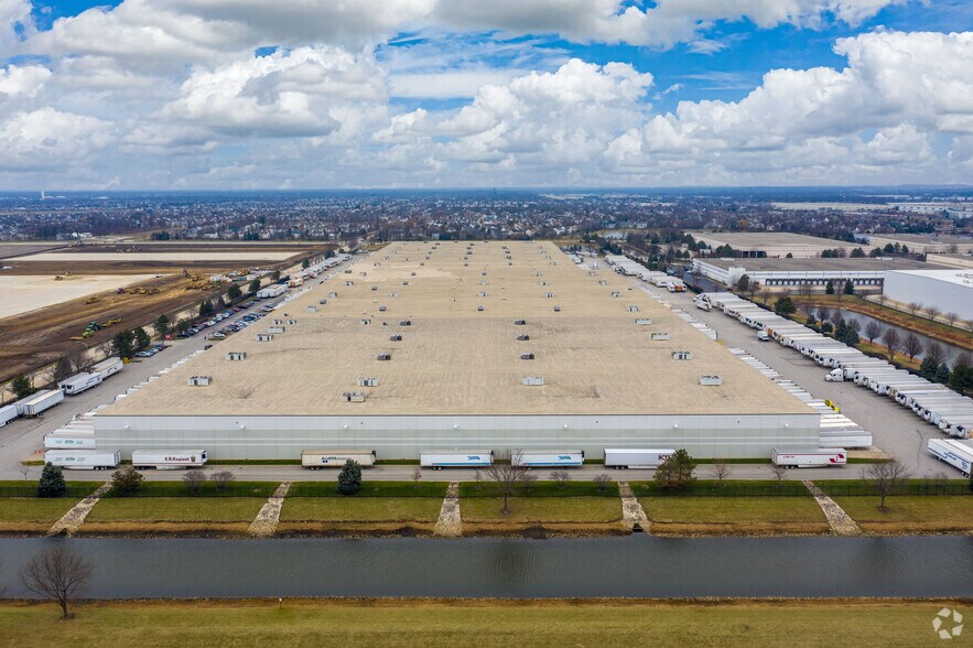 More Photos Of 901 Carlow Dr, Bolingbrook Manufacturing For Lease