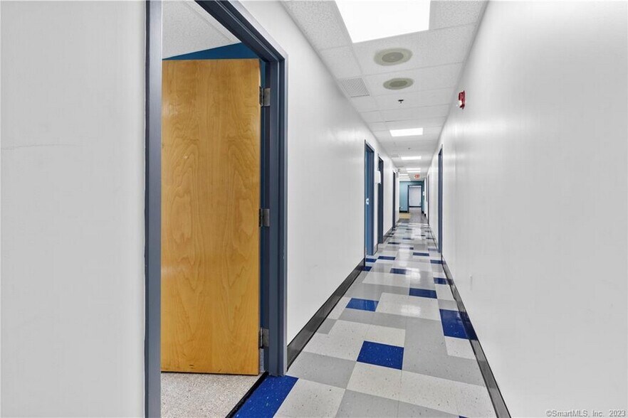 More Photos Of 192 Westbrook Rd, Essex Office For Sale