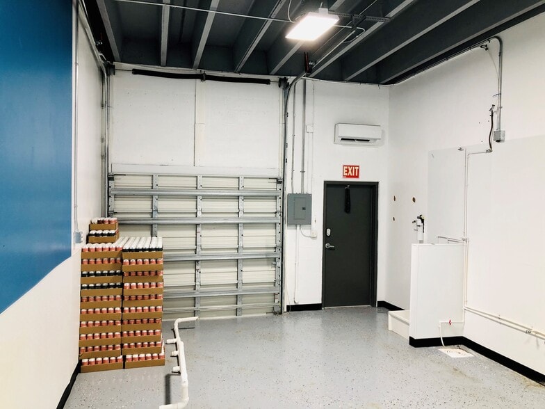 More Photos Of 1211 Okeechobee Rd, West Palm Beach Warehouse For Lease