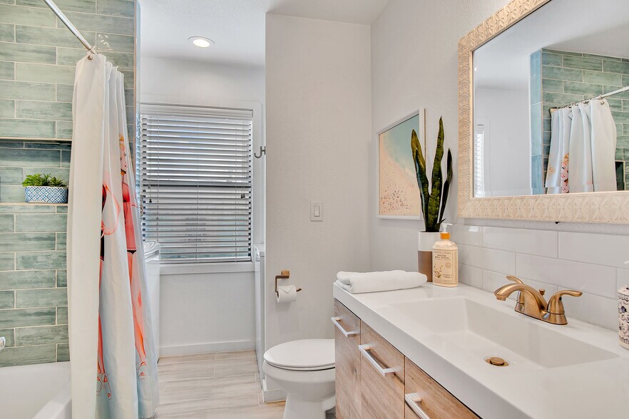 More Photos Of 801 South 9th St, Port Aransas Freestanding For Sale