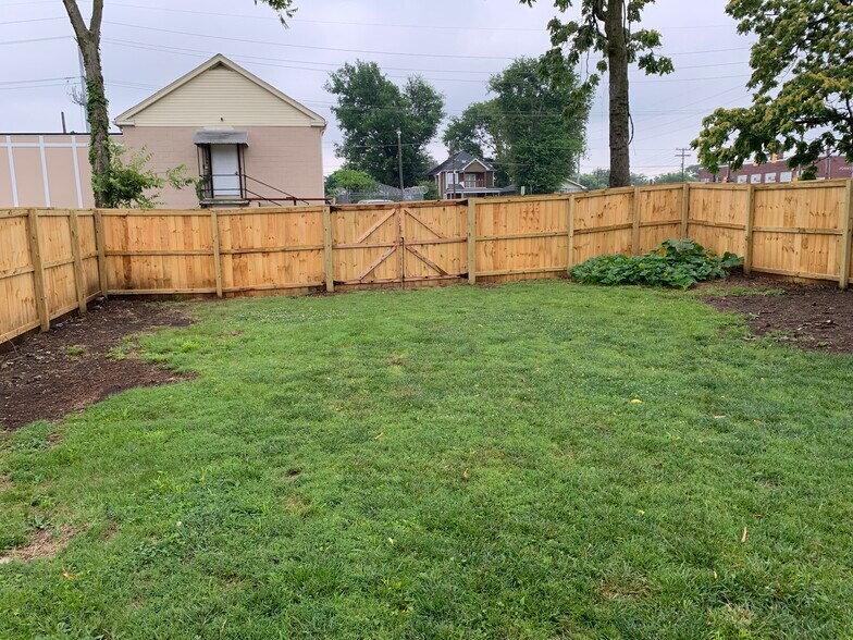 More Photos Of 1120 3rd Ave S, Nashville General Retail For Sale