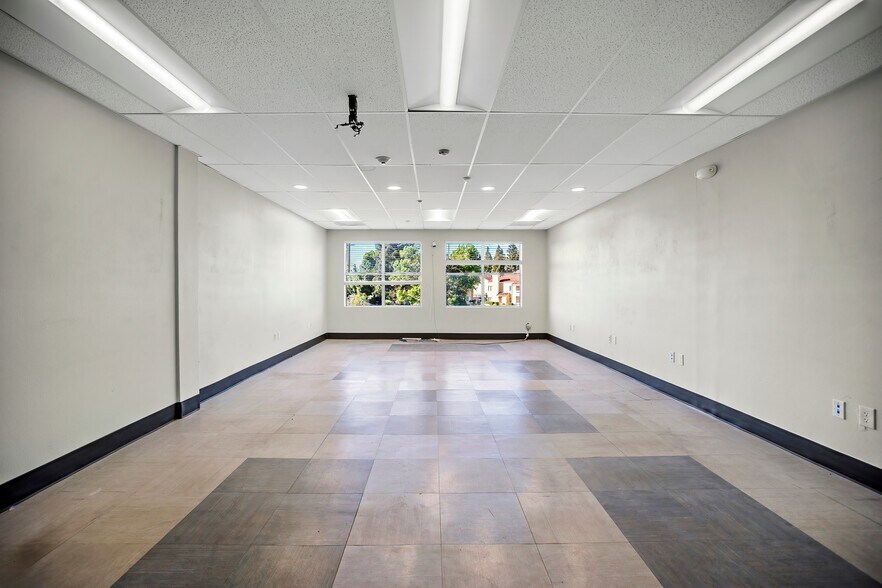 More Photos Of 8338 West Ln, Stockton Office For Sale