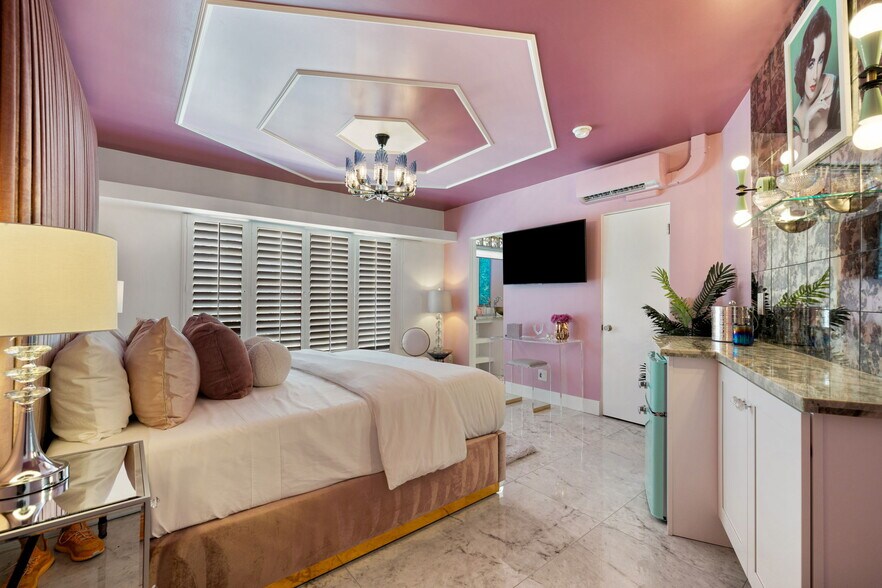 More Photos Of 120 W Vereda Sur, Palm Springs Hotel For Sale