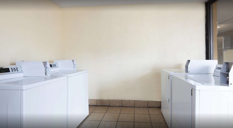 More Photos Of 1620 N University Ave, Lafayette Hotel For Sale