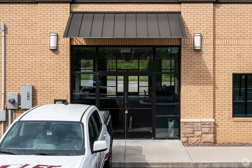 More Photos Of 7308 Shallowford Rd, Chattanooga Storefront Retail Office For Lease