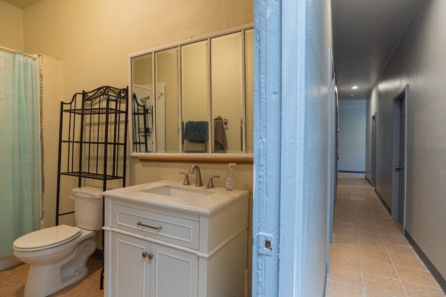 More Photos Of 3882 Washington Ave, Le Grand Apartments For Sale