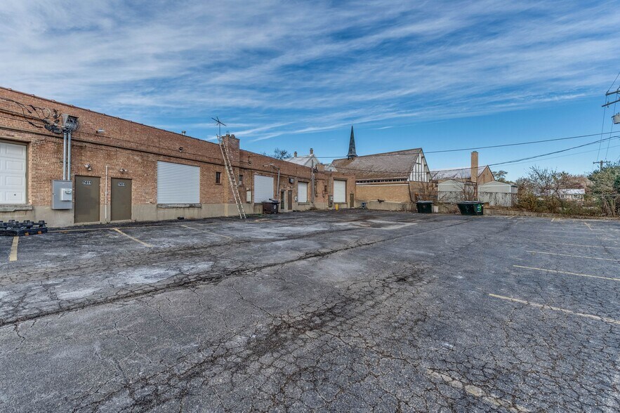 More Photos Of 7403-7421 N Milwaukee Ave, Niles General Retail For Sale