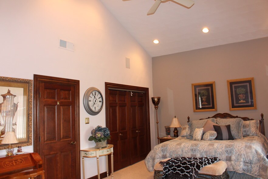 More Photos Of 725 Main St, Wintersville Restaurant For Sale