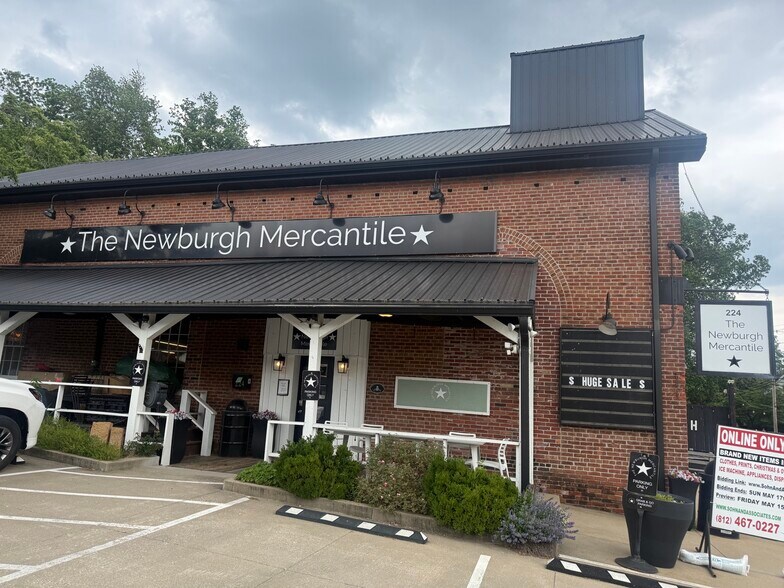 More Photos Of 224 W Jennings St, Newburgh Freestanding For Sale