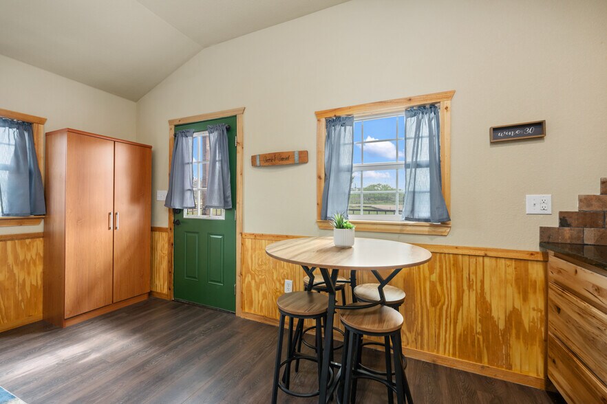 More Photos Of 212 Co 413 rd, Spicewood Hotel For Sale