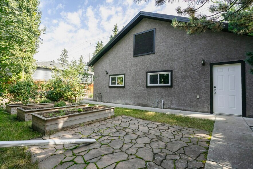 More Photos Of 9119 117 St NW, Edmonton Apartments For Sale