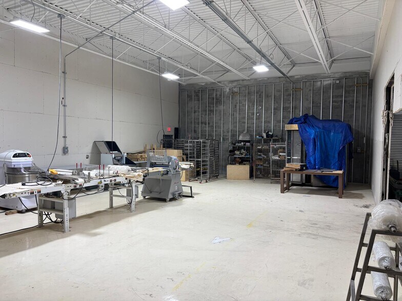 More Photos Of 4671-4685 E 11th Ave, Hialeah Warehouse For Lease