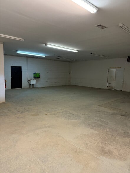 More Photos Of 4860 Clark Howell Hwy, College Park Freestanding For Lease