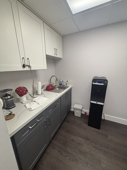 More Photos Of 2900 Bristol St, Costa Mesa Office For Sale