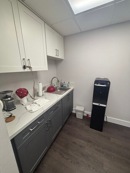 More Photos Of 2900 Bristol St, Costa Mesa Office For Sale