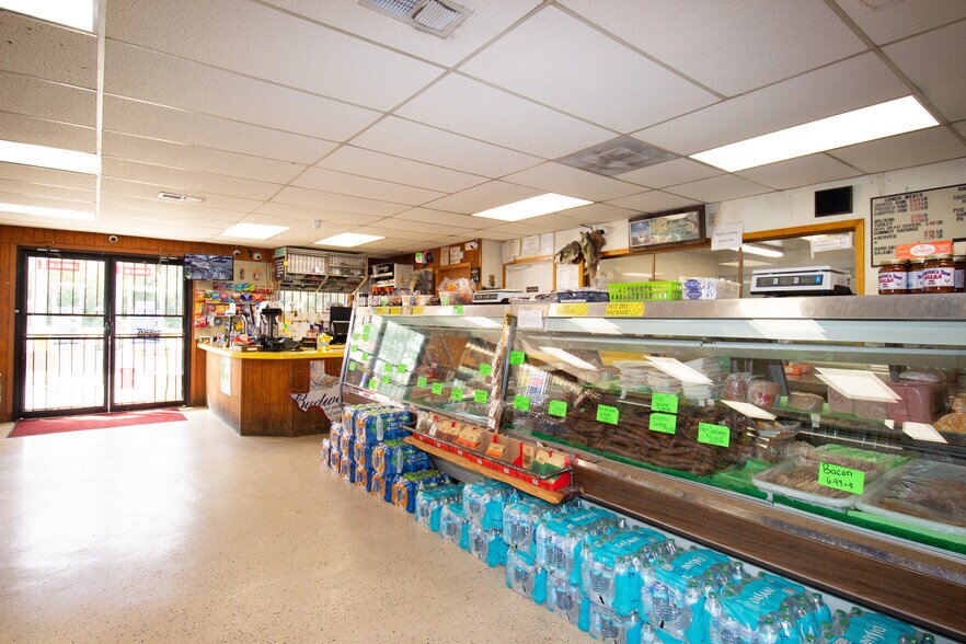 More Photos Of 47506 US-290 BUS, Hempstead Convenience Store For Sale