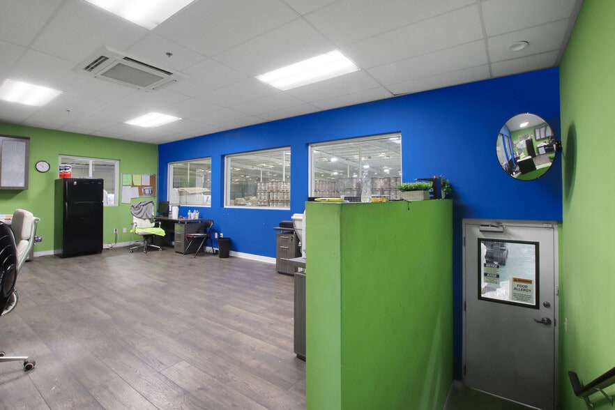 More Photos Of 916 Commerce Cir, Hanahan Warehouse For Lease