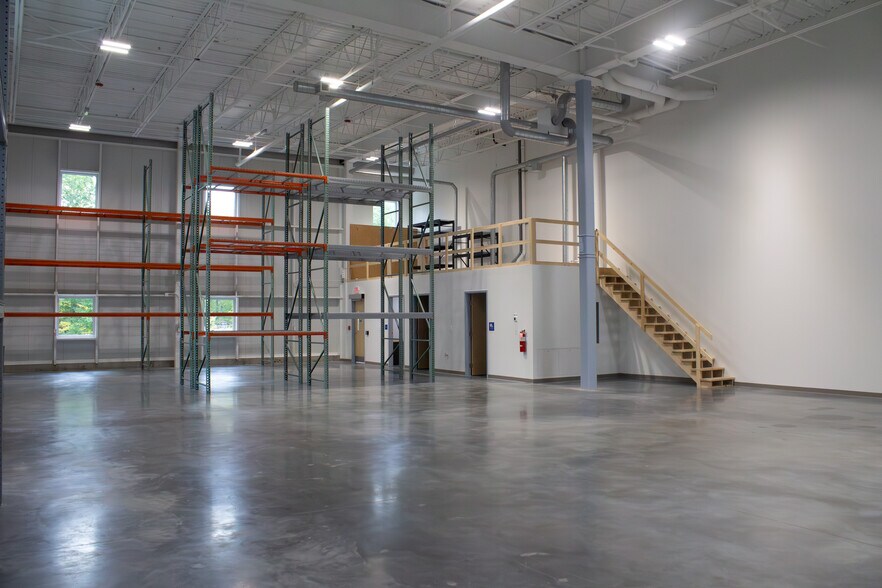 More Photos Of 6 Bellemore, Bedford Warehouse For Lease