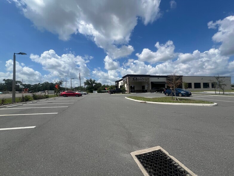 More Photos Of 10715 US Highway 301 S, Riverview Storefront Retail Office For Lease