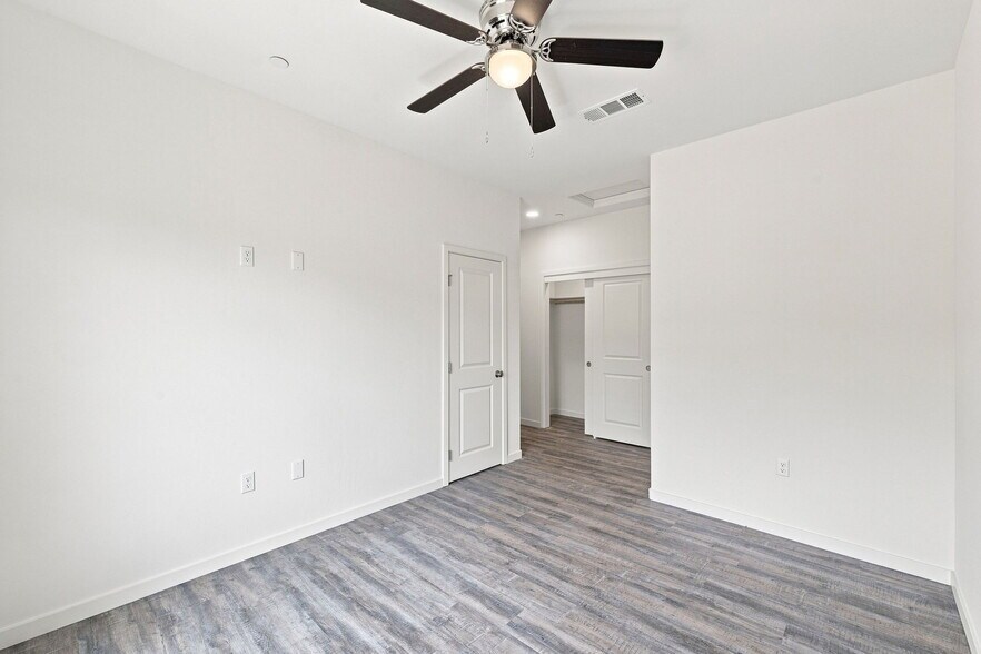 More Photos Of 9121 Prometheus Dr, Bakersfield Apartments For Sale