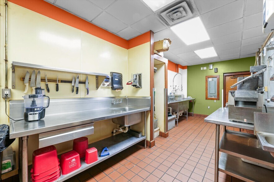 More Photos Of 201 N Broadway Ave, Urbana Restaurant For Sale