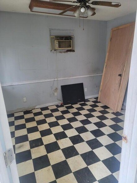 More Photos Of 7744 S Highway 27, Burnside Flex For Lease