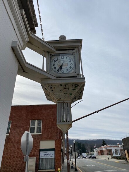 More Photos Of 202 N Washington Ave, Pulaski Office For Sale