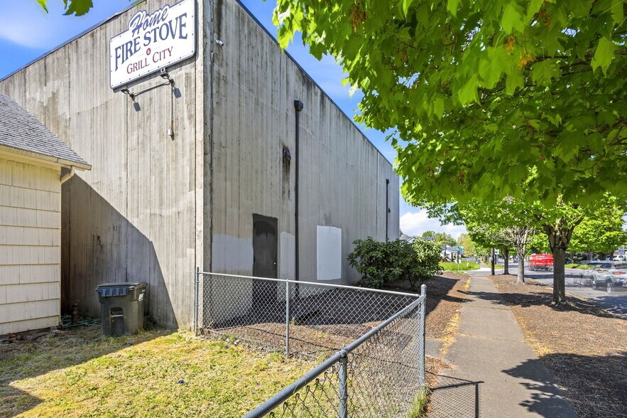 More Photos Of 1985 Liberty St NE, Salem Unknown For Lease
