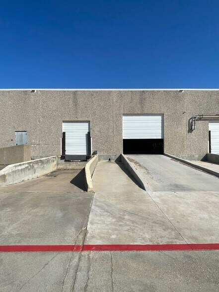 More Photos Of 5001 North Fwy, Fort Worth Light Distribution For Lease