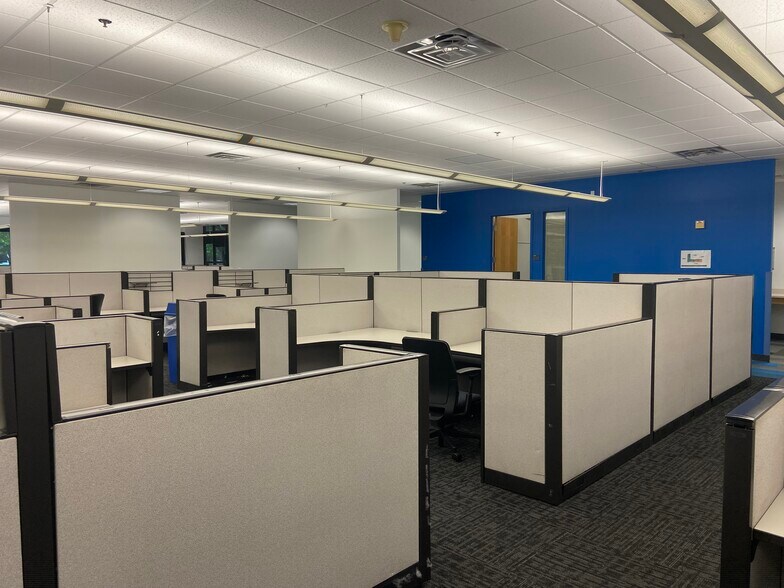 More Photos Of 400 Butler Farm Rd, Hampton Office For Lease