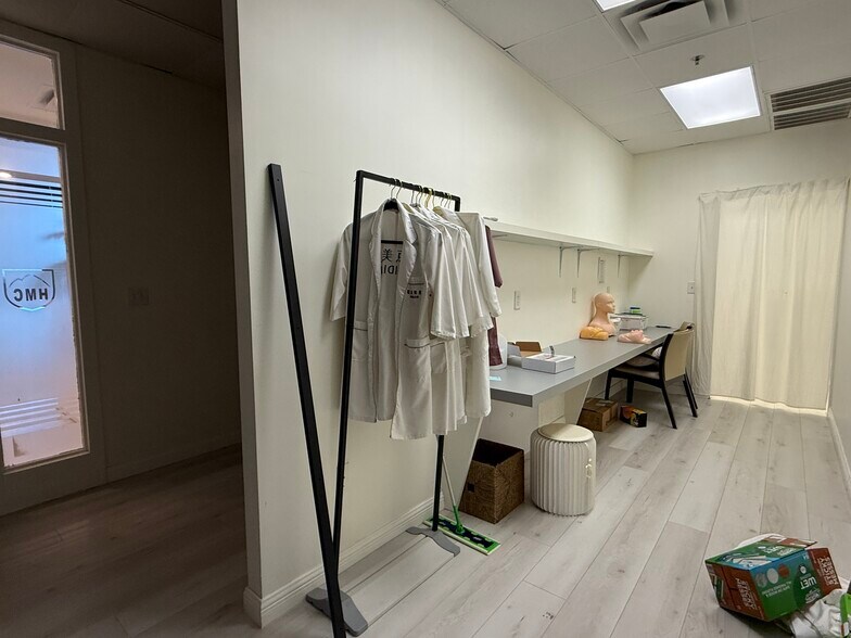 More Photos Of 9889 Bellaire Blvd, Houston General Retail For Sale