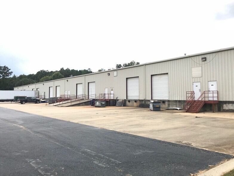 More Photos Of 355 Brogdon Rd, Suwanee Warehouse For Lease