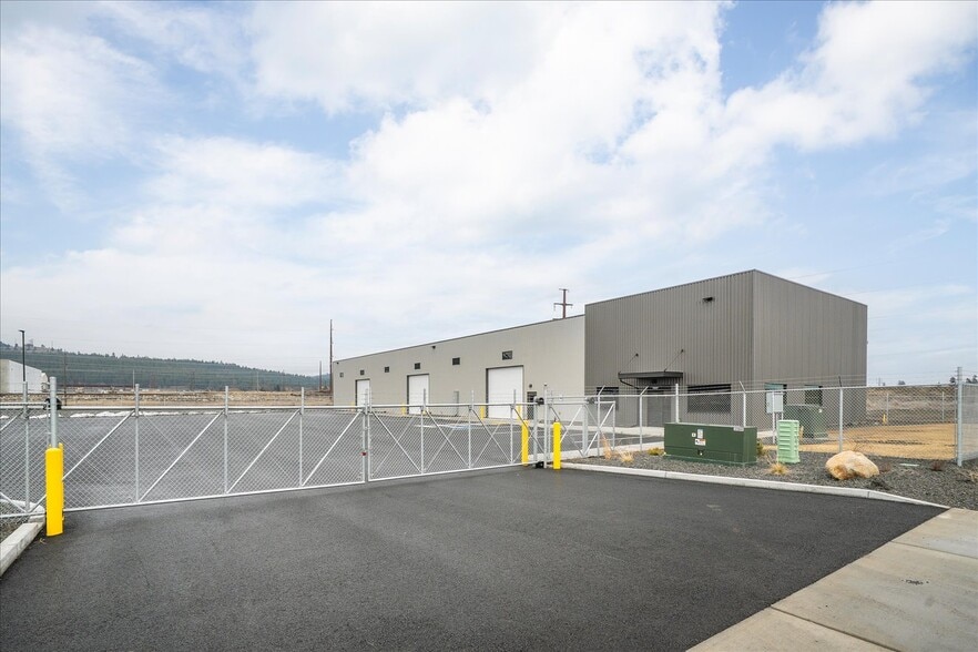 More Photos Of 19407 E Garland Ave, Spokane Valley Warehouse For Lease