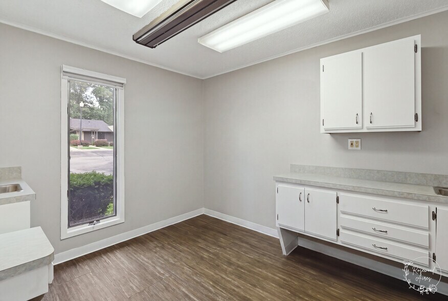 More Photos Of 31 Briarcliff Prof Ctr, Bourbonnais Office For Sale