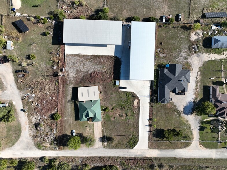 More Photos Of 418 High Rd, Kyle Truck Terminal For Lease