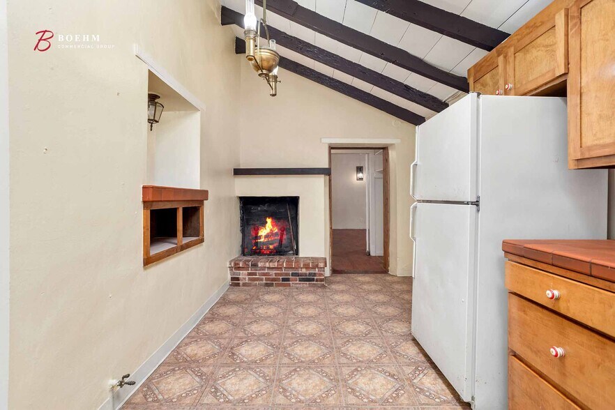 More Photos Of 514 Paris St, Castroville Storefront Retail Office For Sale