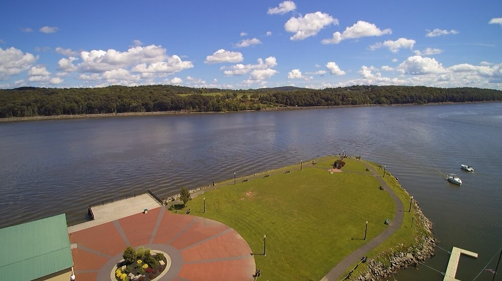 More Photos Of 7 Main St, Catskill Restaurant For Lease