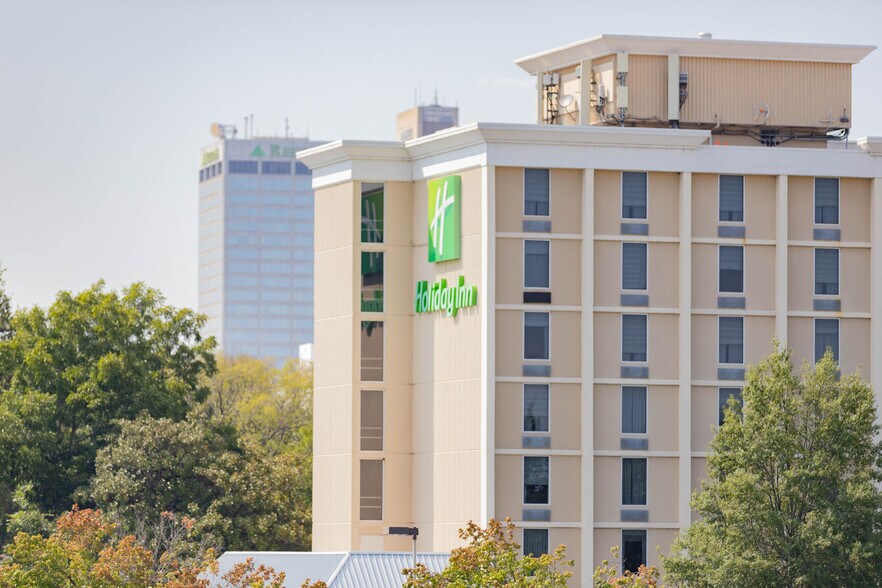 More Photos Of 600 Interstate 30, Little Rock Hotel For Sale