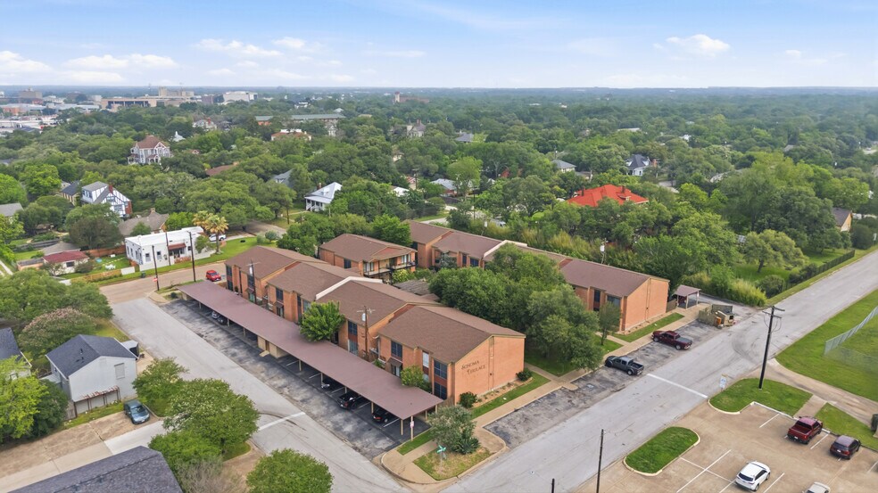 More Photos Of 611 S Ennis St, Bryan Apartments For Sale