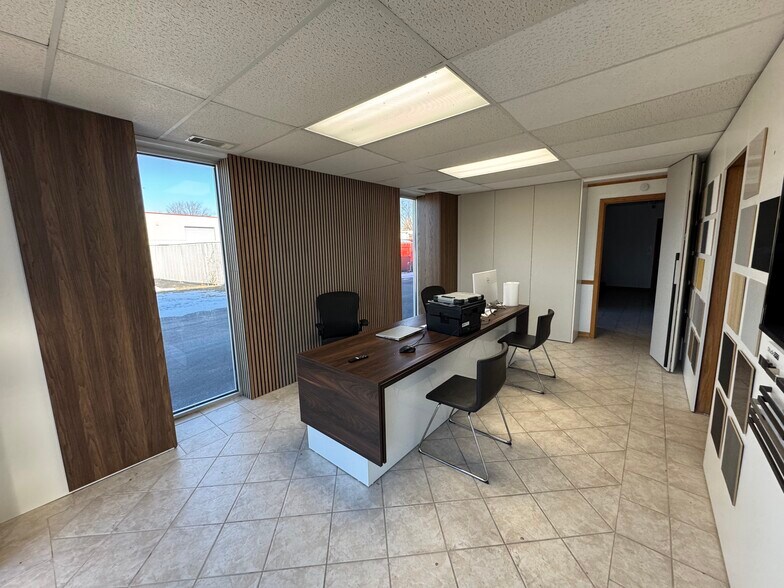 More Photos Of 12137 Rhea Dr, Plainfield Warehouse For Lease