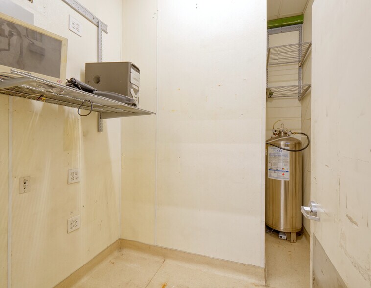 More Photos Of 500 W 7th St, Los Angeles Apartments For Lease