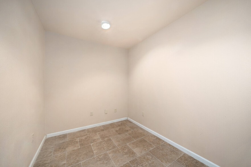 More Photos Of 741 Paso Robles St, Paso Robles Warehouse For Lease