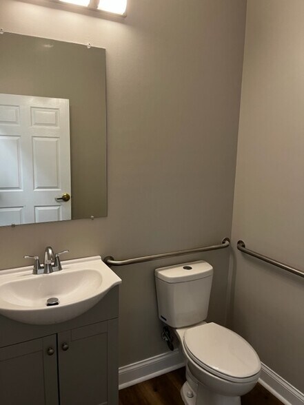 More Photos Of 106 Colony Park Dr, Cumming Office Residential For Lease