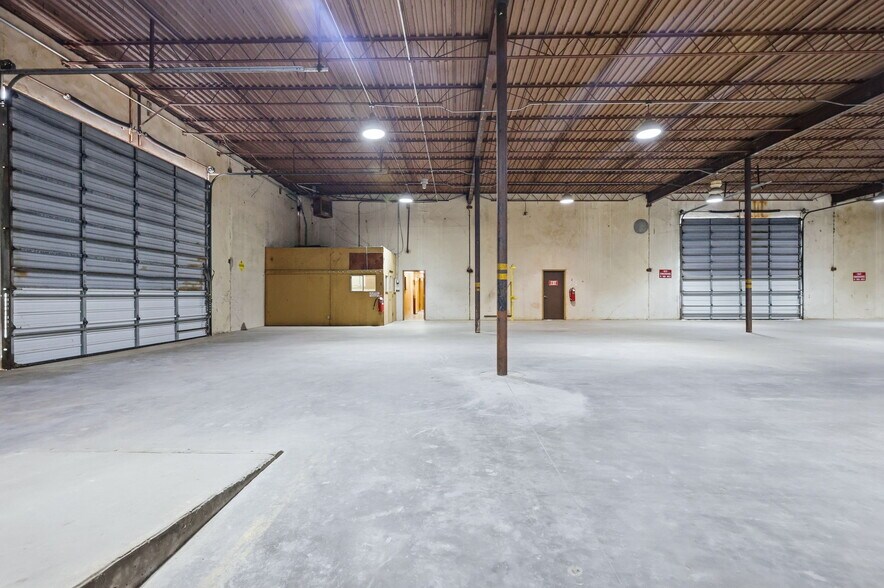 More Photos Of 197 S Redmond Rd, Jacksonville Warehouse For Sale