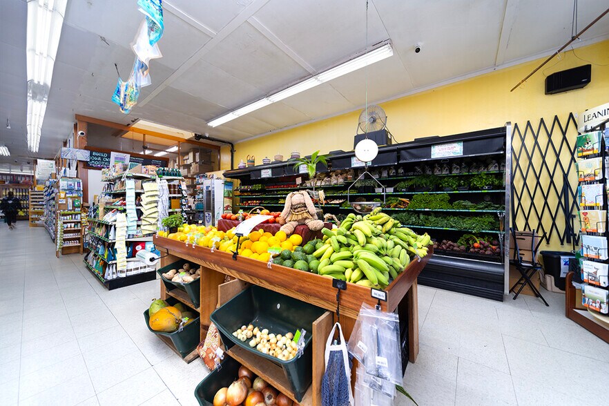 More Photos Of 300-302 Kamehameha Ave, Hilo Storefront For Sale