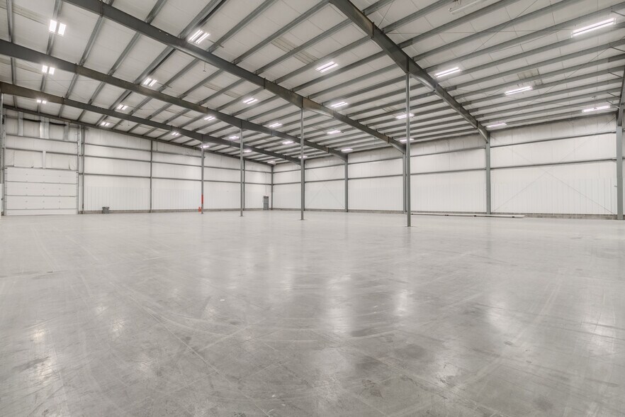 More Photos Of 5 B W Industrial, Washington Warehouse For Lease