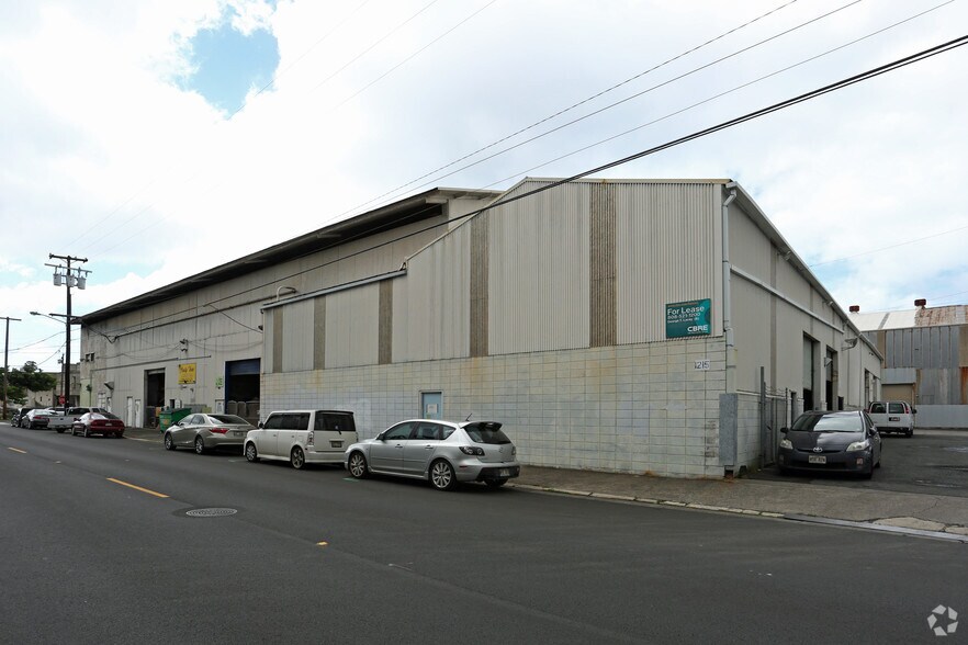 More Photos Of 926 Kohou St, Honolulu Warehouse For Lease