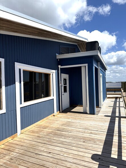 More Photos Of 700 Fishermans Wharf, Fort Myers Beach Office For Sale