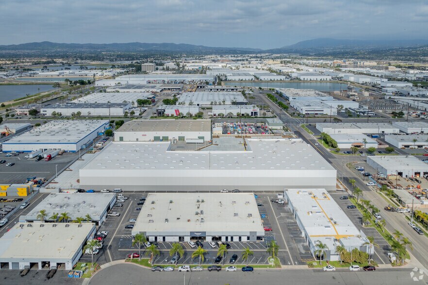 More Photos Of 3071 E Coronado St, Anaheim Warehouse For Lease